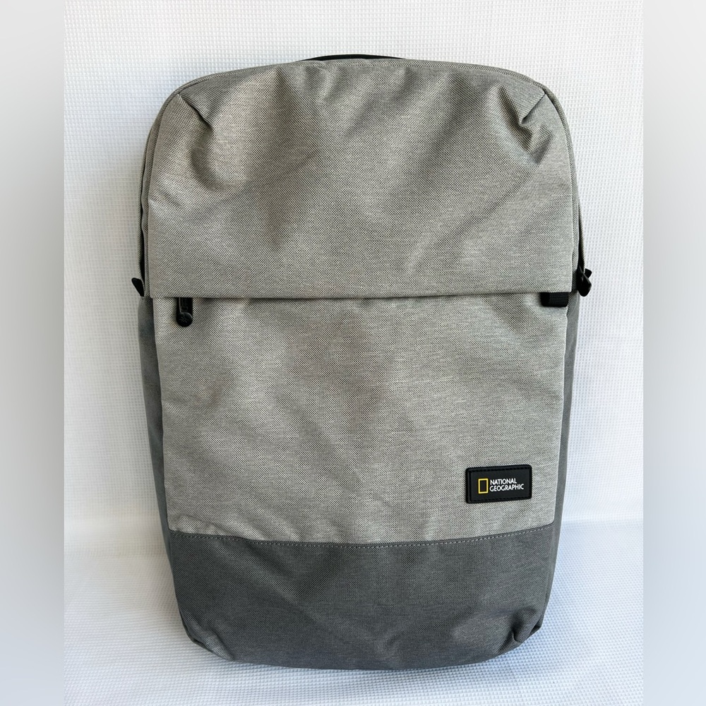 Like NEW! National Geographic Padded Laptop Backpack Gray Minimalist